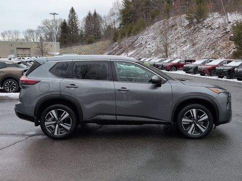 Used 2024 Nissan Rogue SL w/ SL Premium Package image 4