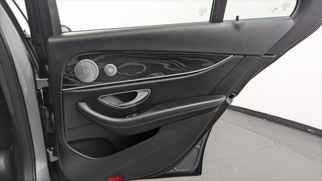 Used 2018 Mercedes-Benz E 400 4MATIC Sedan image 21