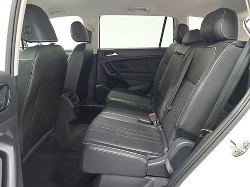 Used 2023 Volkswagen Tiguan SE FWD image 12