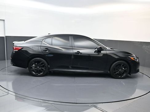 Used 2025 Nissan Sentra SR w/ SR Premium Package FWD image 2