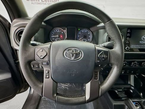 Used 2020 Toyota Tacoma TRD Off-Road image 11