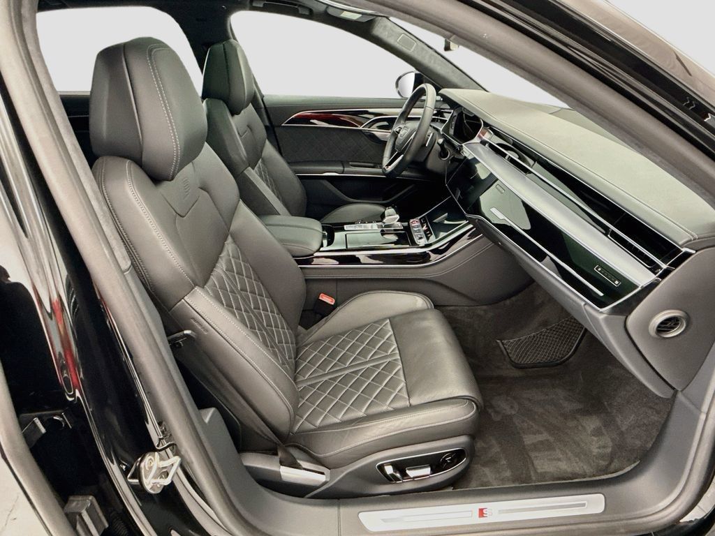 Used 2024 Audi S8 AWD/4WD image 19