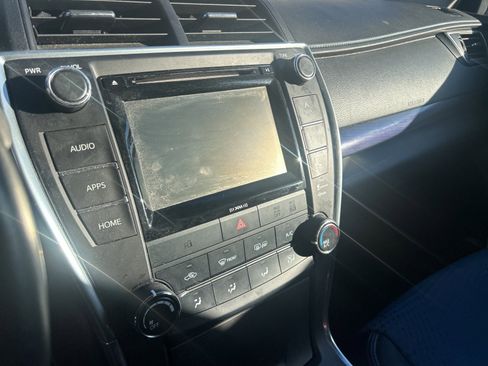 Used 2016 Toyota Camry LE image 10