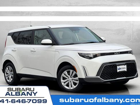 Used 2023 Kia Soul LX image 1