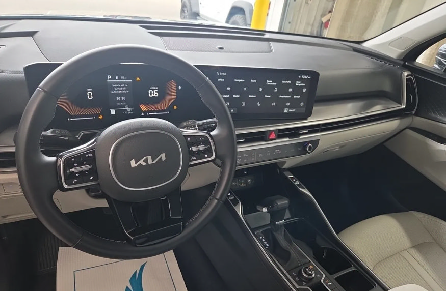 Used 2025 Kia Sorento S AWD/4WD image 8