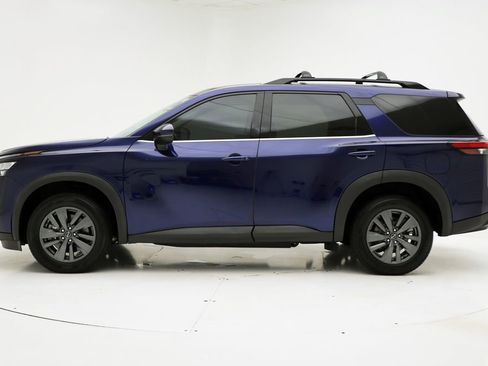 Used 2023 Nissan Pathfinder SV AWD/4WD image 5