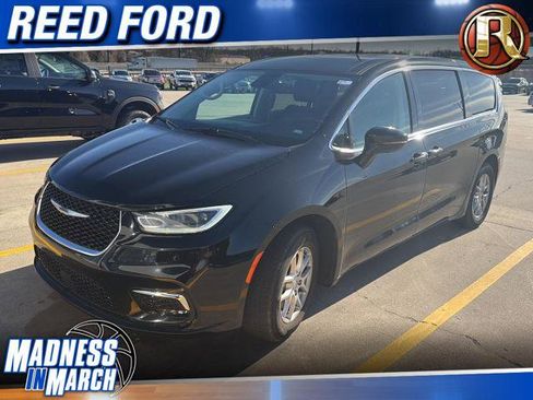 Used 2024 Chrysler Pacifica Touring-L image 1