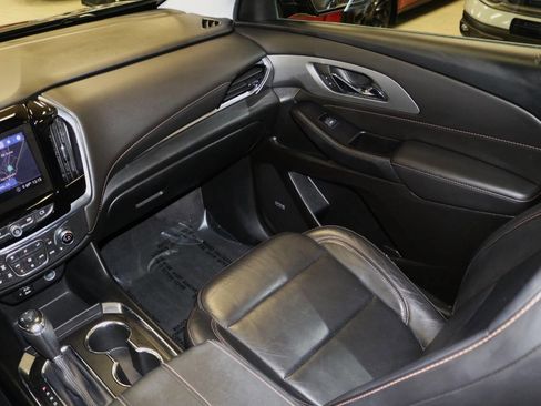 Used 2020 Chevrolet Traverse LT w/ LT Premium Package image 18