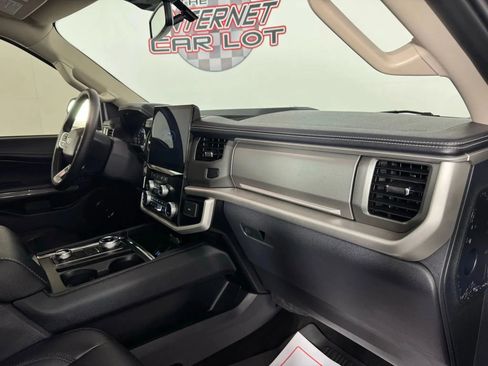Used 2024 Ford Expedition Max XLT image 12
