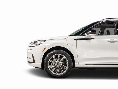 Used 2025 Lincoln Corsair Grand Touring w/ Towing Package image 16