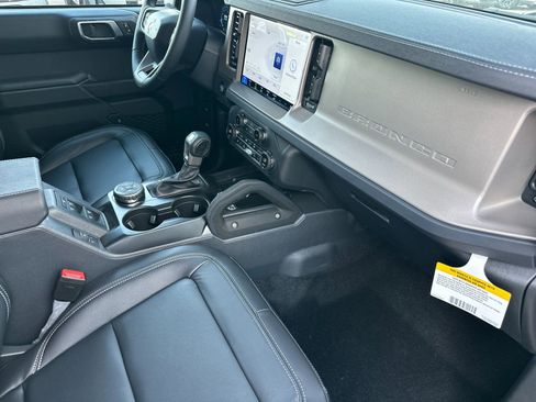 New 2025 Ford Bronco Outer Banks w/ Sasquatch Package image 16