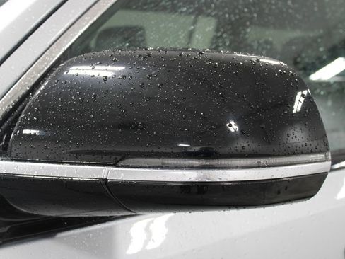 Used 2023 Jeep Wagoneer L Series III w/ Preferred Equipment Group image 16