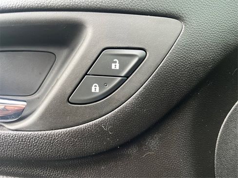 Used 2023 Chevrolet Equinox LT image 41