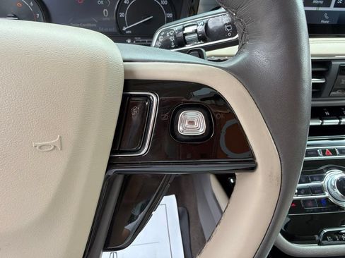 Used 2022 Lincoln Corsair AWD w/ Premium Package image 25