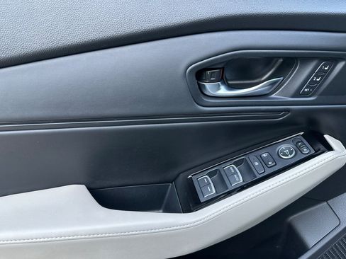 Used 2023 Honda Accord Touring image 11