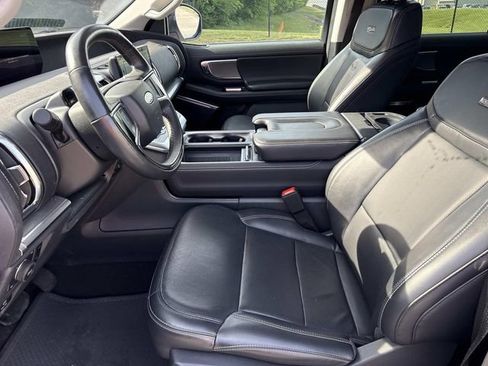 Used 2025 Ford Expedition Platinum AWD/4WD image 12