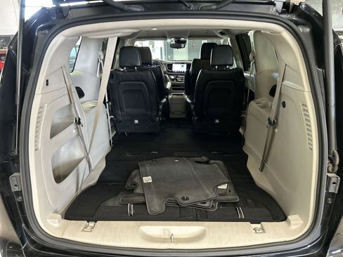 Used 2023 Chrysler Pacifica Touring-L FWD image 37