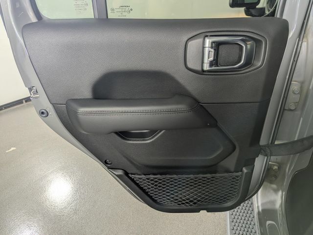 Used 2023 Jeep Wrangler Unlimited Sahara AWD/4WD image 21