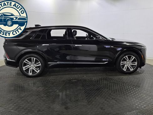 Used 2024 Cadillac Lyriq Tech AWD/4WD image 8