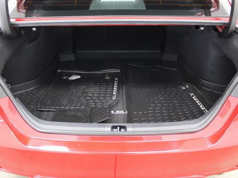 Used 2020 Toyota Camry SE image 22