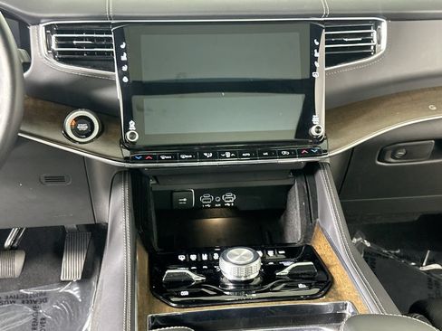 Used 2023 Jeep Grand Wagoneer 4WD w/ Convenience Group III image 21