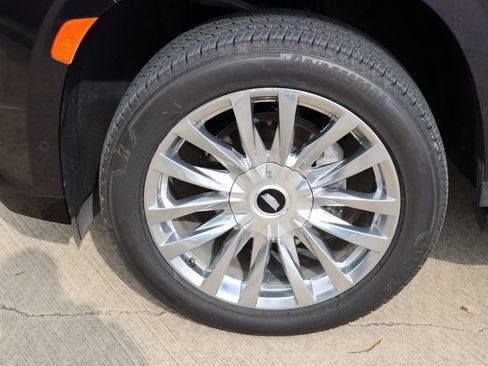 Certified 2022 Cadillac Escalade Premium Luxury image 9