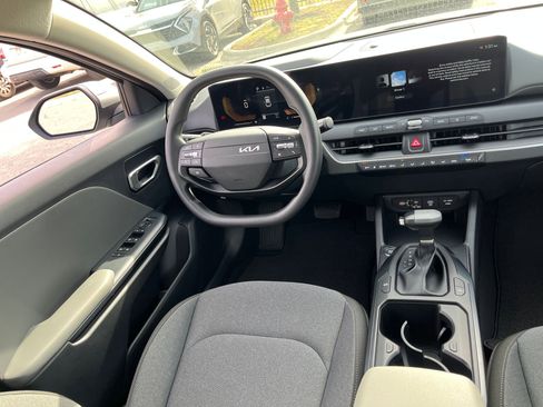 New 2025 Kia K4 LXS image 11