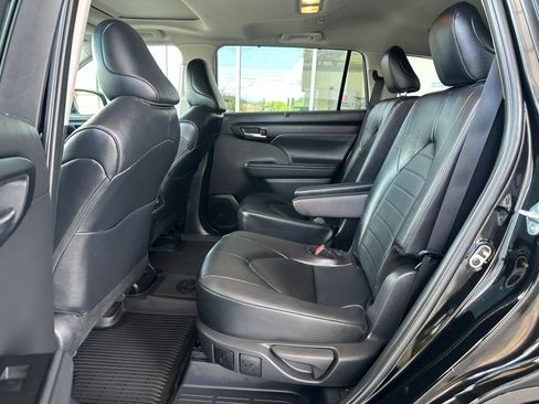 Certified 2025 Toyota Highlander XLE AWD/4WD image 20