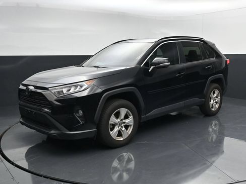 Used 2020 Toyota RAV4 XLE w/ Convenience Package AWD/4WD image 4