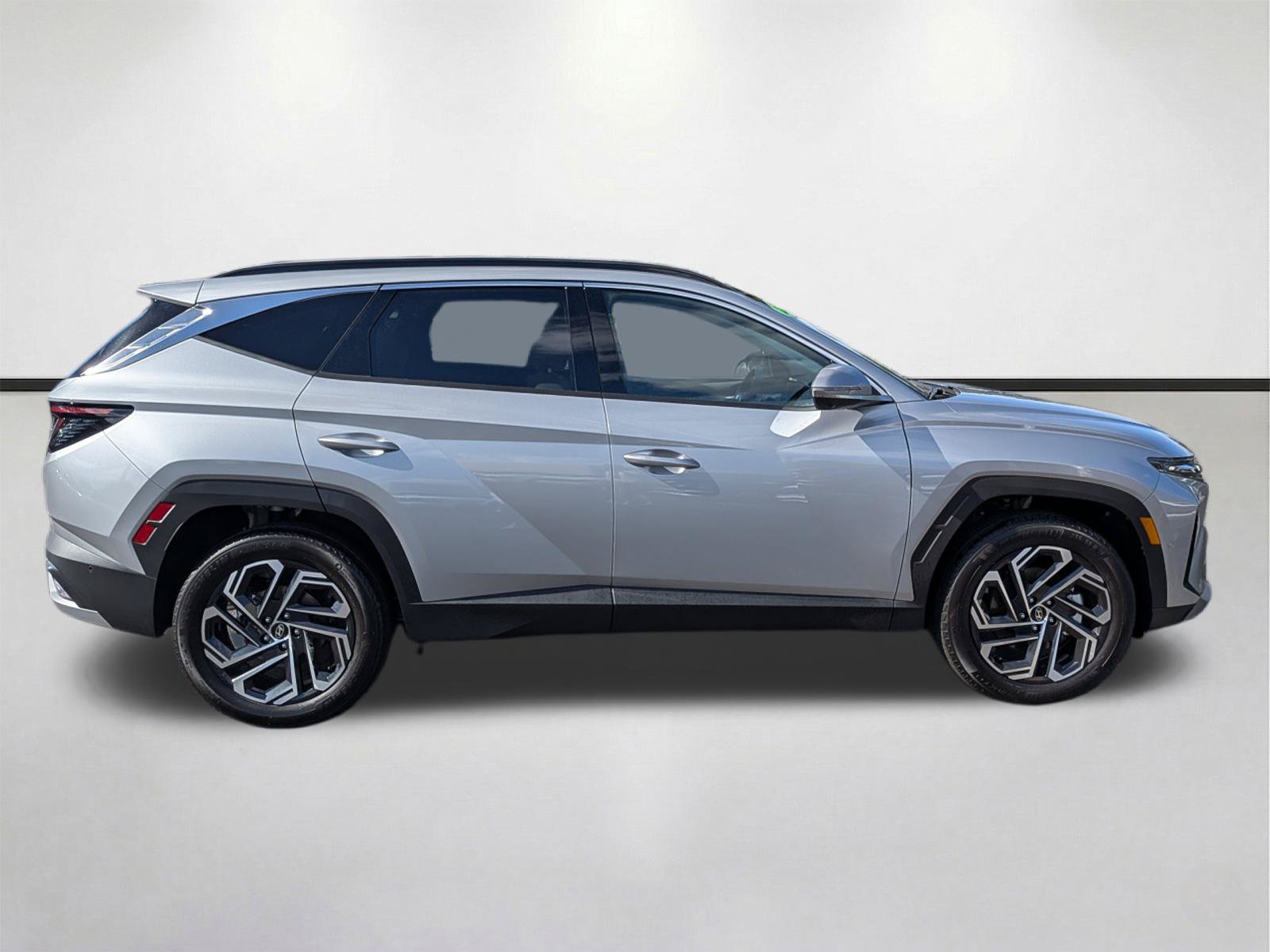 New 2026 Hyundai Tucson Limited AWD/4WD image 3