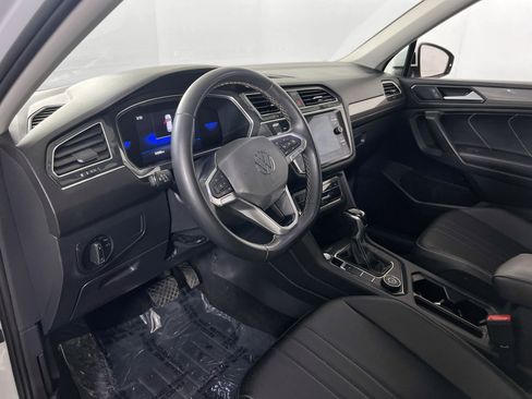 Used 2022 Volkswagen Tiguan SE image 9