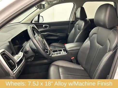 Used 2024 Kia Sorento S image 17