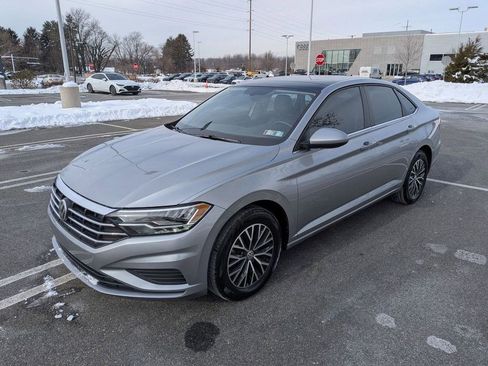 Used 2020 Volkswagen Jetta SE w/ SE Cold Weather Package image 3