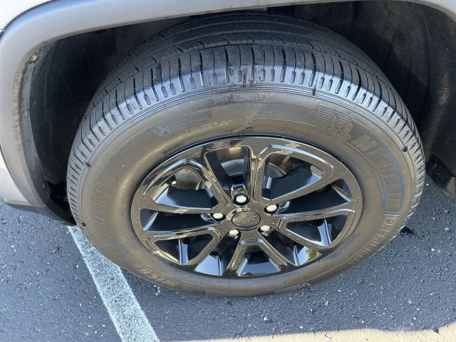 Used 2021 Jeep Grand Cherokee Laredo w/ Trailer Tow Group IV AWD/4WD image 32