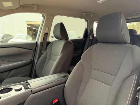 Used 2025 Nissan Rogue S image 10