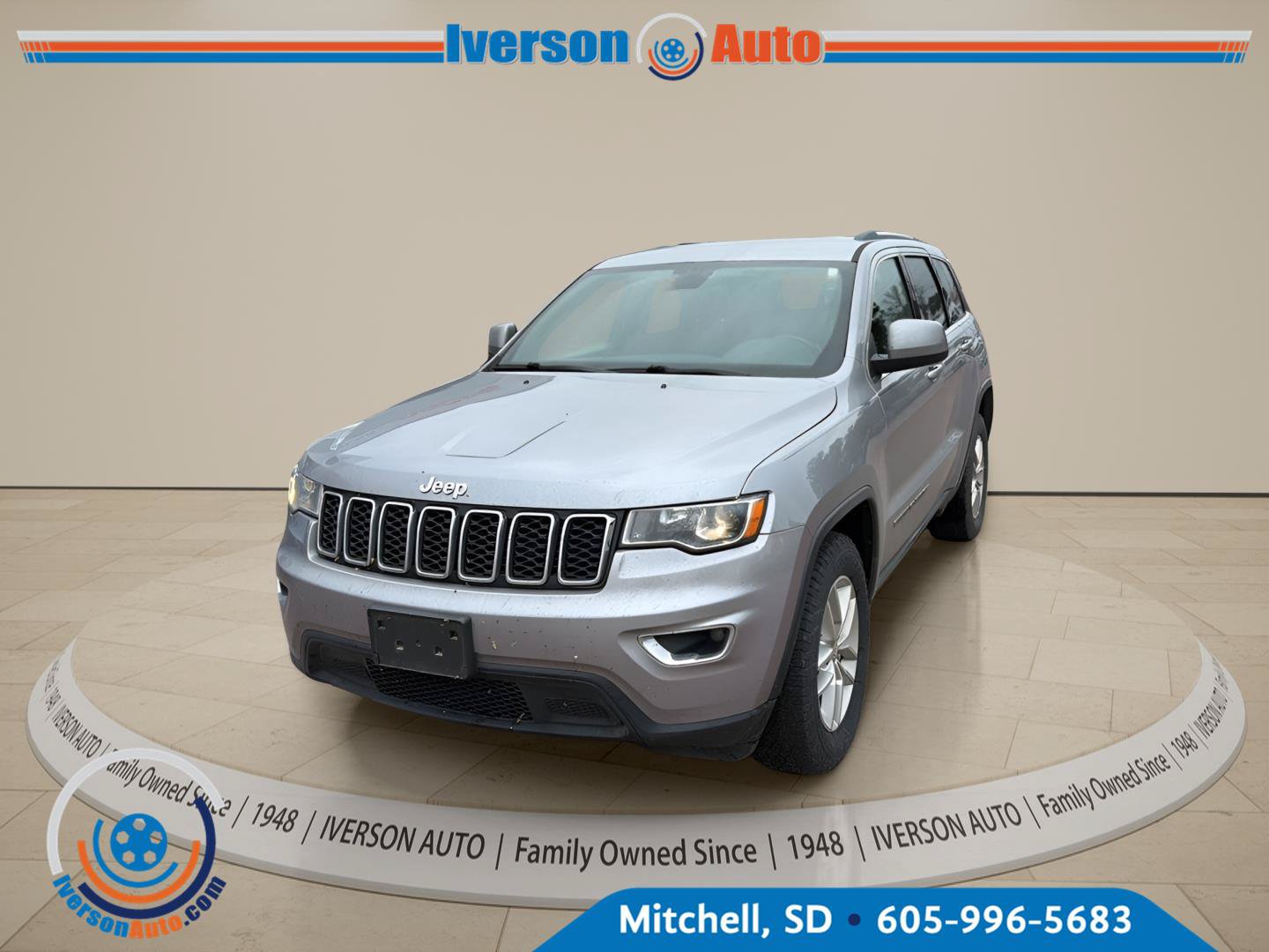 Used 2018 Jeep Grand Cherokee Laredo AWD/4WD image 2