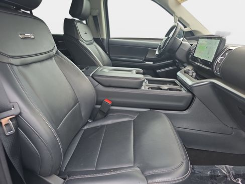 Used 2025 Ford Expedition Platinum AWD/4WD image 10