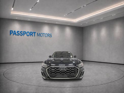 Used 2023 Audi Q5 2.0T Premium w/ Convenience Package AWD/4WD image 2