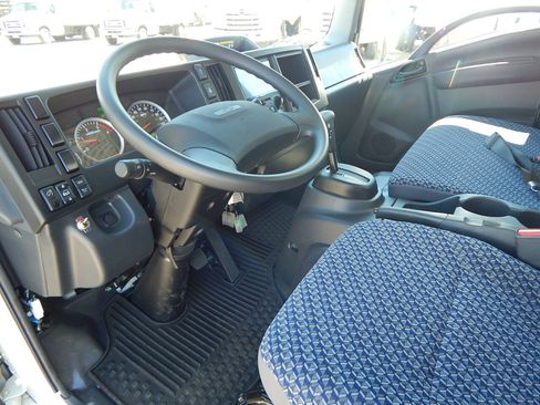 Used 2024 Chevrolet Low Cab Forward 5500HD RWD image 17