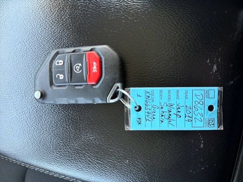 Used 2019 Jeep Wrangler Unlimited Sahara w/ Dual Top Group AWD/4WD image 22