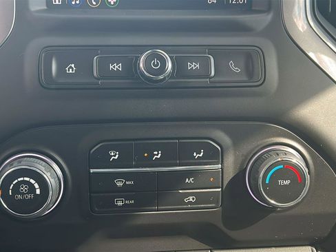 Certified 2022 Chevrolet Silverado 1500 Custom image 23