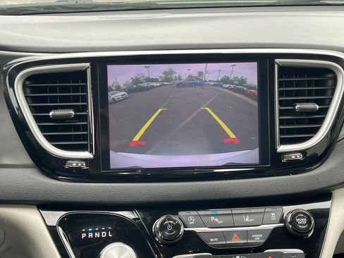 Used 2023 Chrysler Pacifica Touring-L FWD image 26