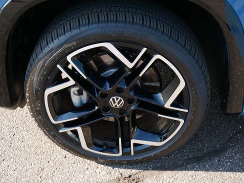 Certified 2025 Volkswagen Tiguan SEL R-Line AWD/4WD image 15