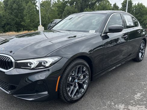 Used 2025 BMW 330i xDrive Sedan w/ Premium Package image 5
