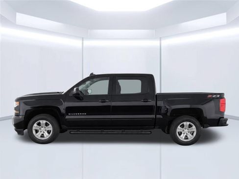 Used 2018 Chevrolet Silverado 1500 LT w/ All Star Edition AWD/4WD image 9