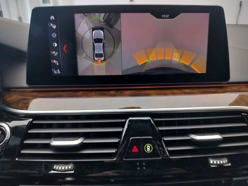 Used 2019 BMW M550i xDrive w/ Dynamic Handling Package AWD/4WD image 16