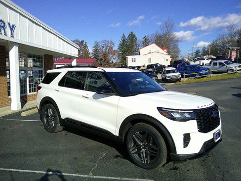 New 2026 Ford Explorer ST w/ Sun And Sound Package image 4