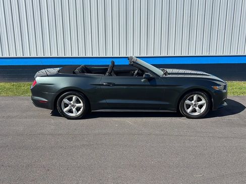 Used 2016 Ford Mustang Convertible RWD image 10