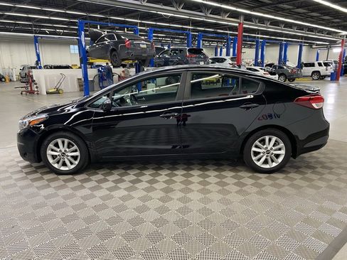 Used 2017 Kia Forte S image 4