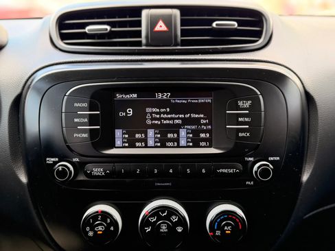Used 2018 Kia Soul FWD image 29